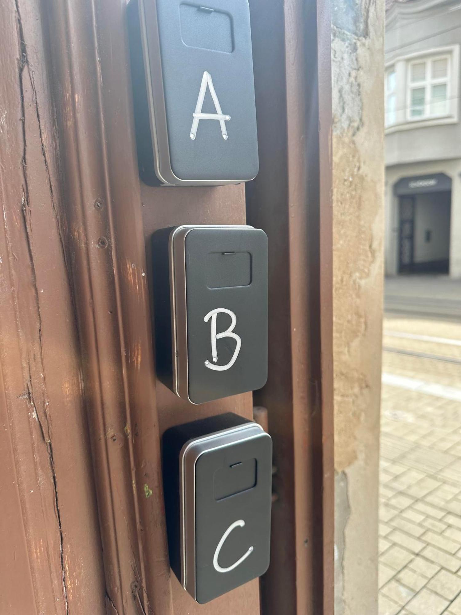 C Private Room In City Center In Bratislava Luaran gambar